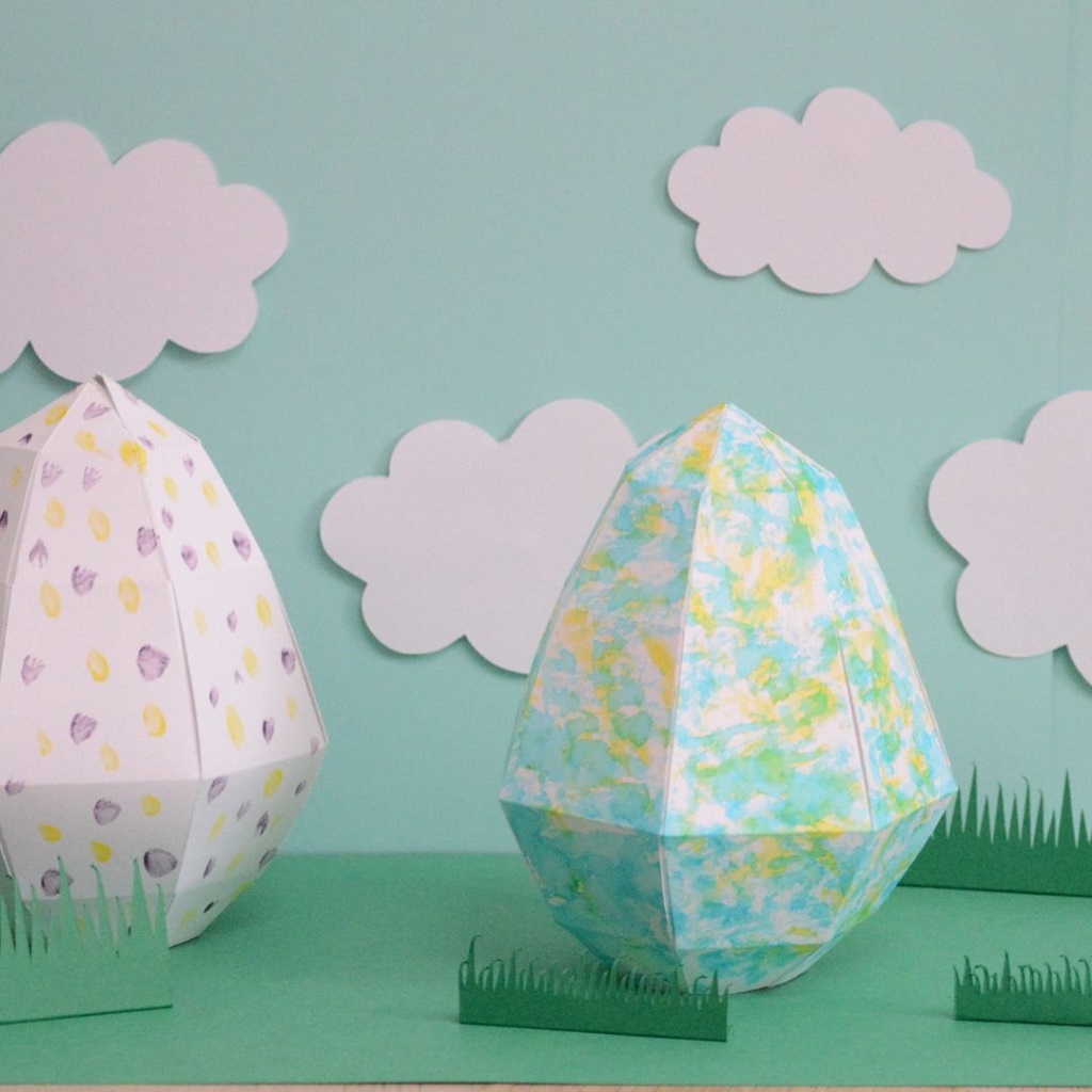 Oeuf de Pâques à construire dans le kit créatif pour enfant sur le thème de Pâques