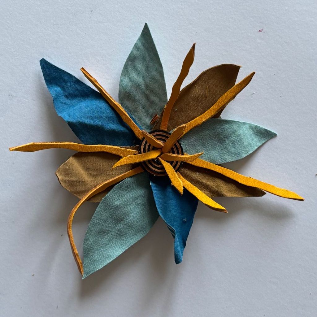 Etape 4 du tuto pour créer une fleur upcyclée pour le printemps