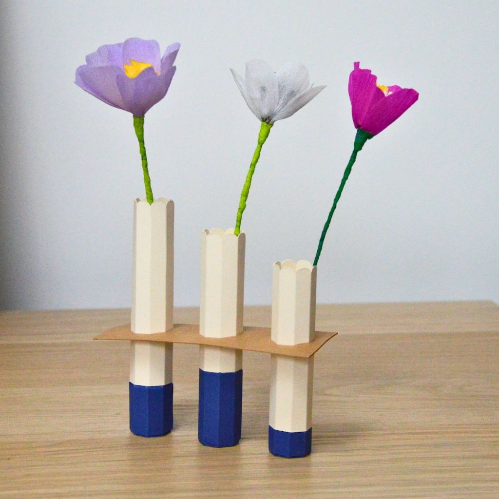 Kit pour créer un ensemble de trois soliflores en papier et ses fleurs à créer