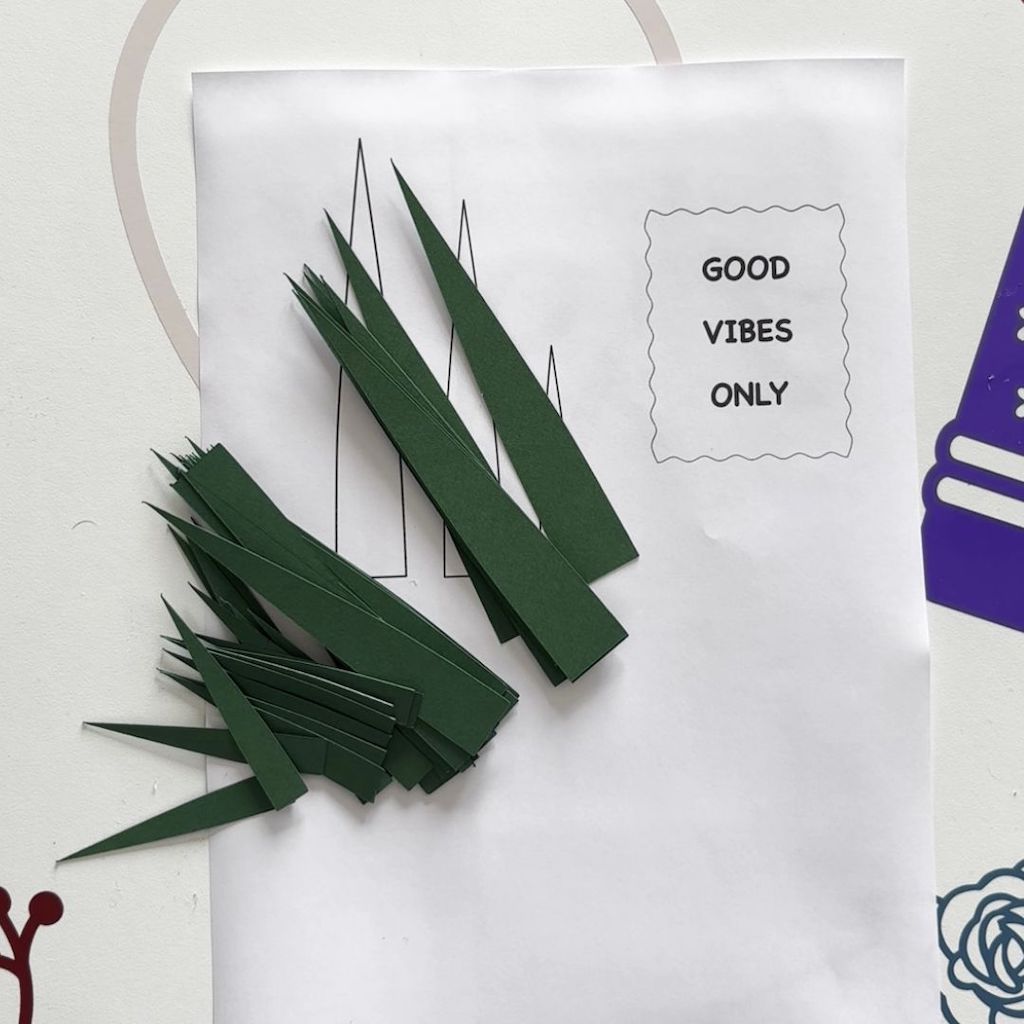 Etape 1 du tuto pour réaliser une idée pour un cadeau de maîtresse DIY sous forme d'une plante en papier dans un pot coloré