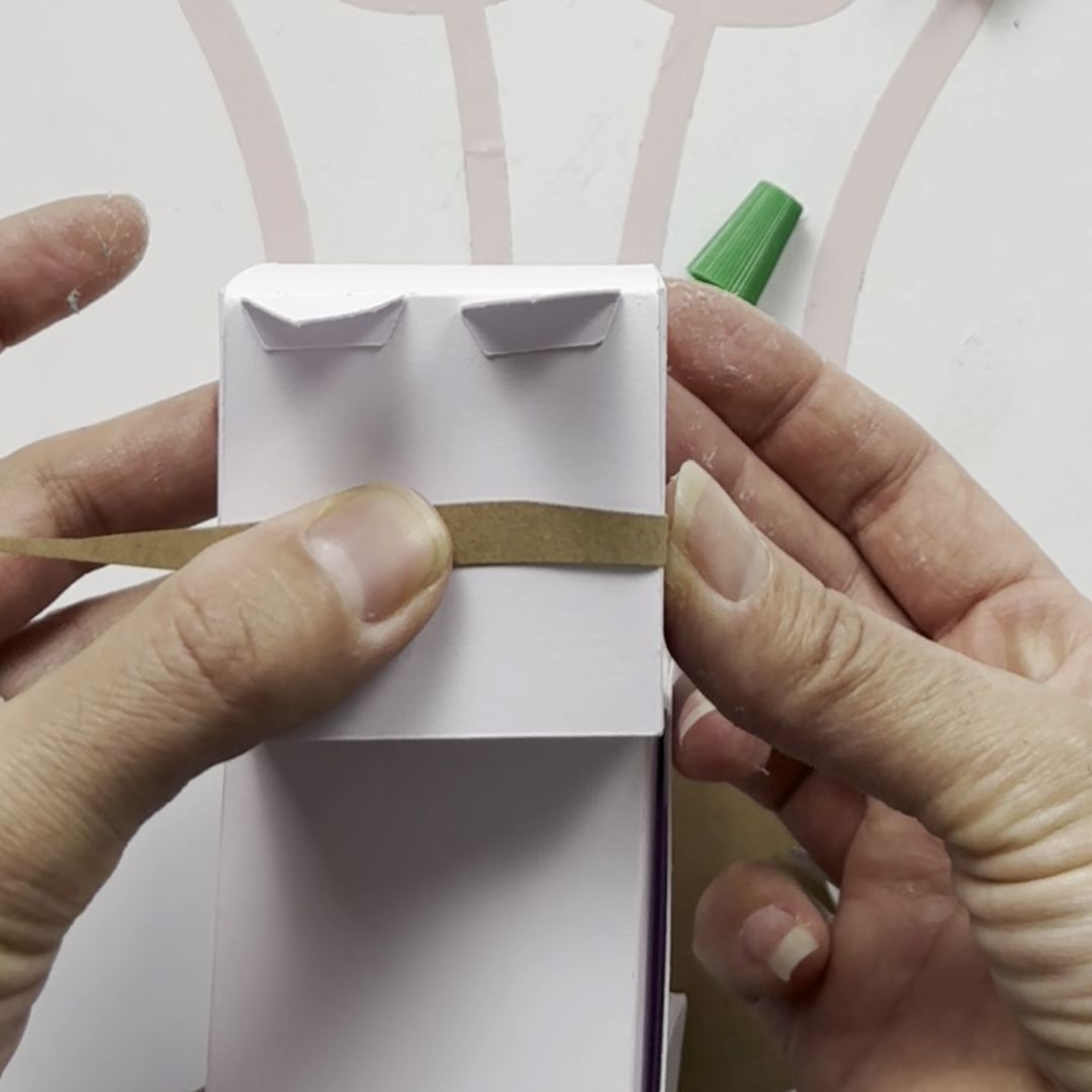 Etape 10 du tuto pour créer un chat en papier DIY