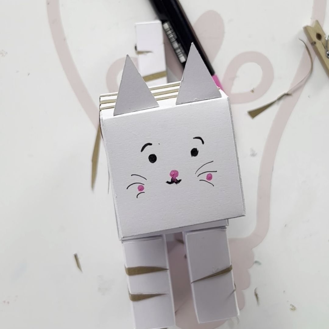 Etape 11 du tuto pour créer un chat en papier DIY