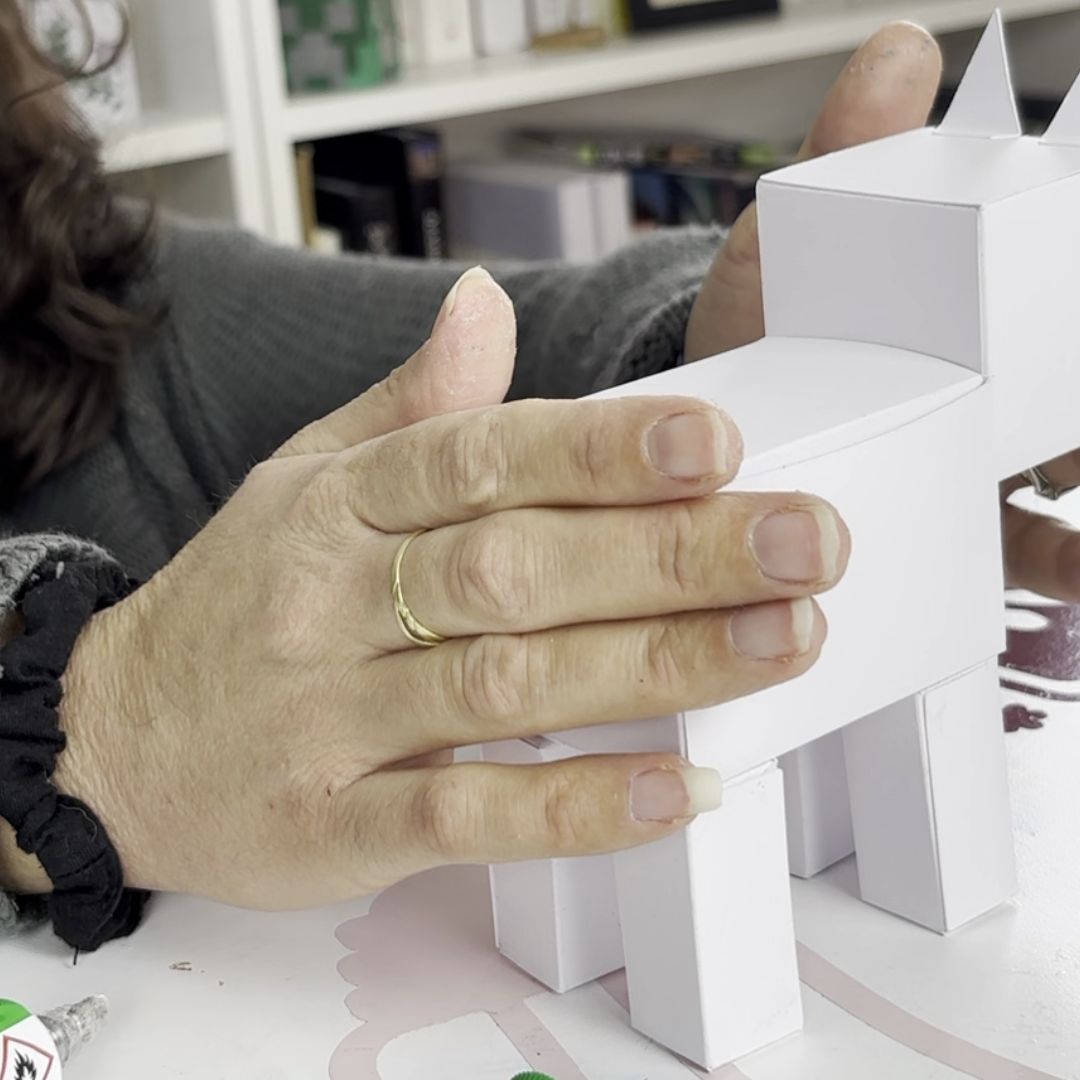 Etape 8 du tuto pour créer un chat en papier DIY