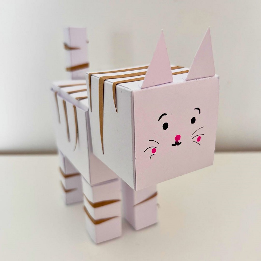Paper toy en forme de chat qui est aussi une boîte