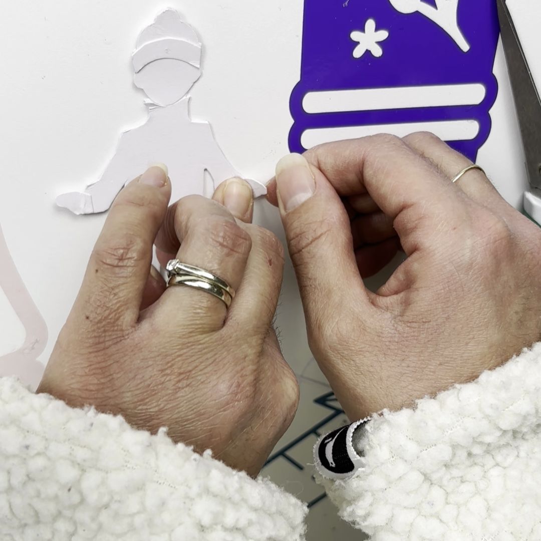 Etape 5 du tuto pour réaliser un skieur en papier découpé