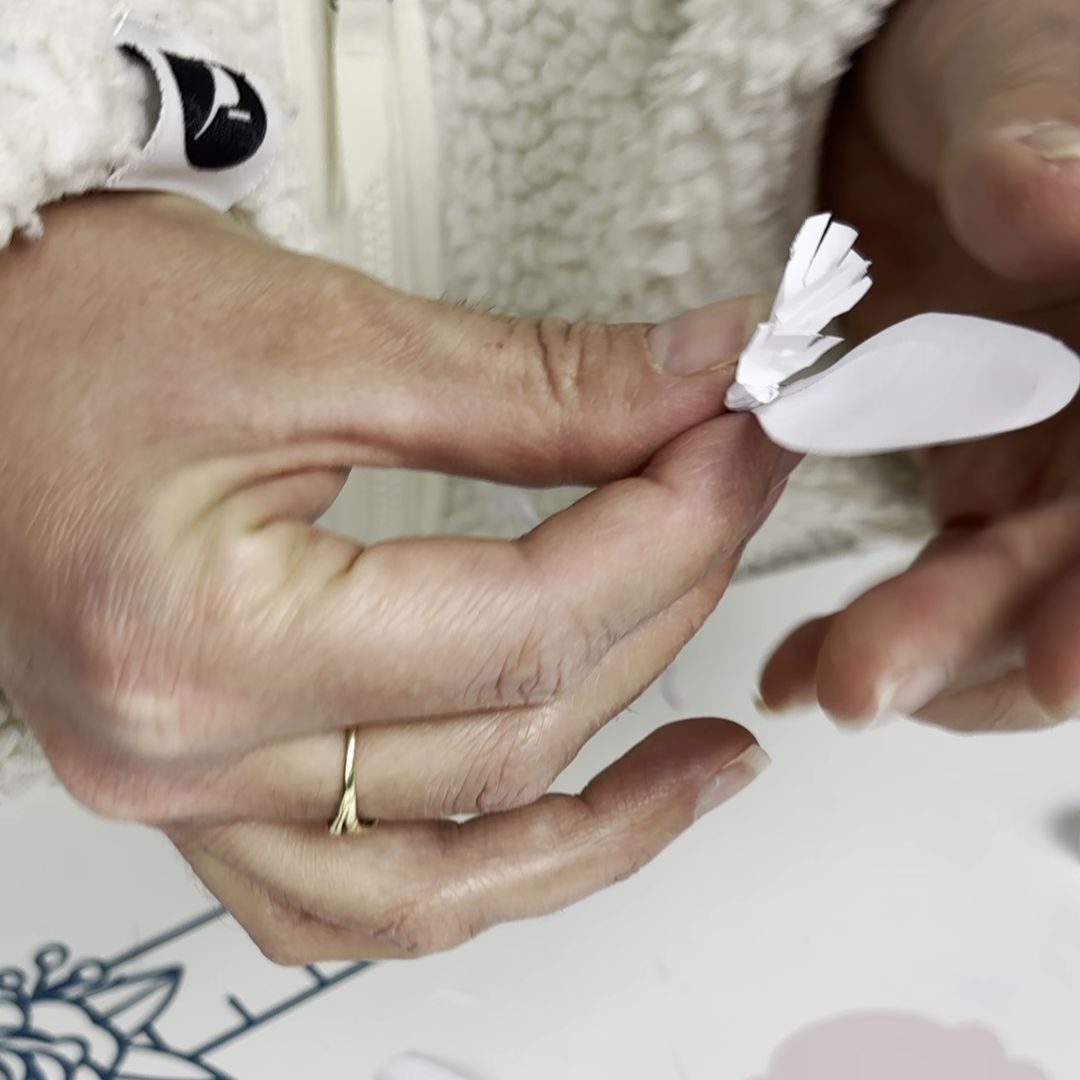 Etape 7 du tuto pour réaliser une fleur d'hiver en papier : le crocus