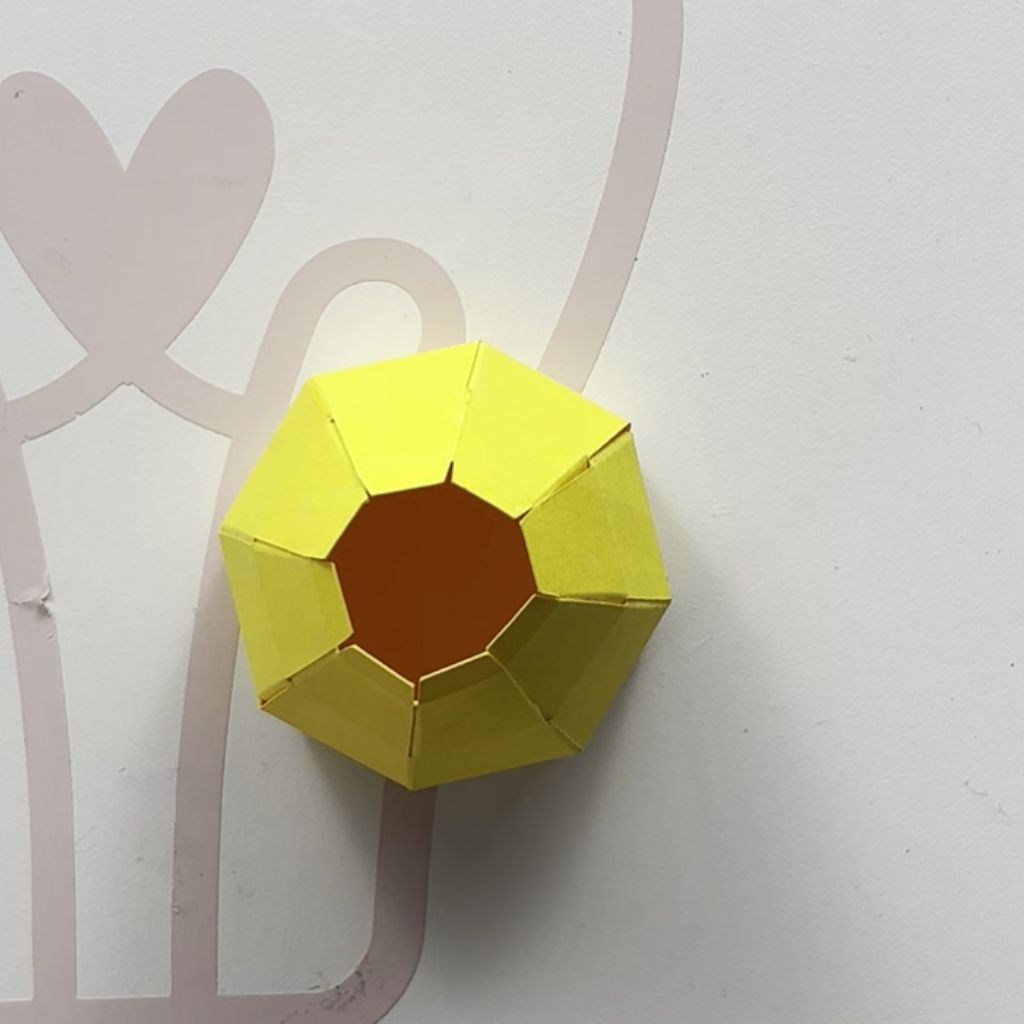 Etape 2 du tuto pour créer un poussin de Pâques DIY