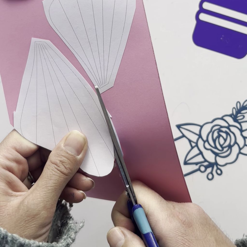 Etape 2 du tuto pour réaliser un papillon multicolore en papier