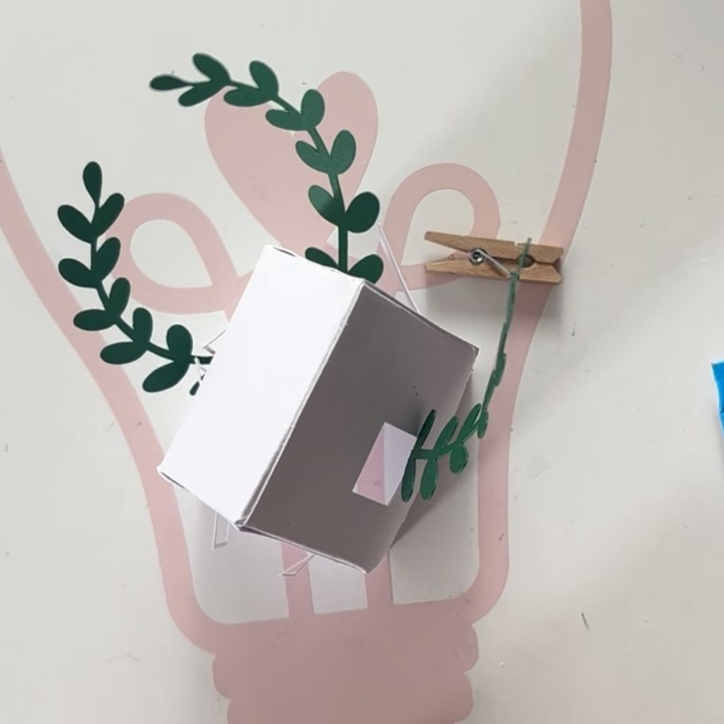 Etape 5 du tuto pour réaliser une maisonnette de printemps