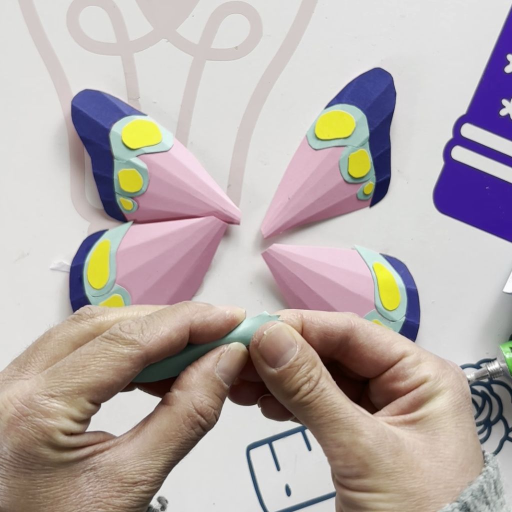 Etape 8 du tuto pour réaliser un papillon DIY