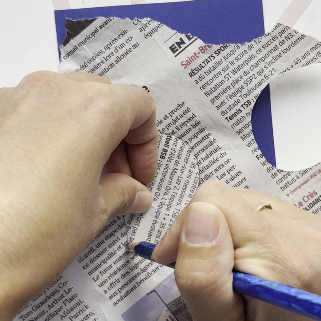Etape 5 du tuto pour réaliser une carte avec une fleur en papier