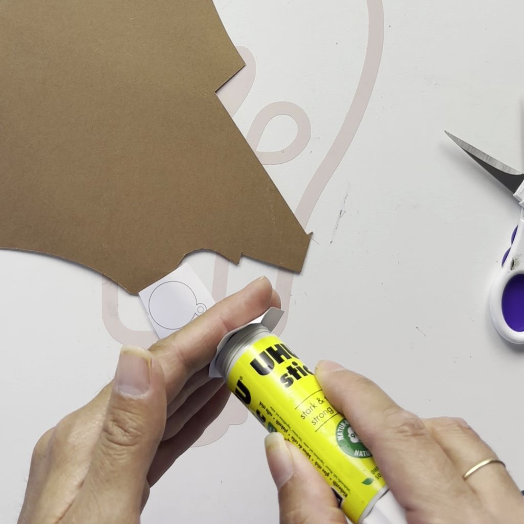 Etape 2 du tuto pour réaliser un collier avec des charms en papier