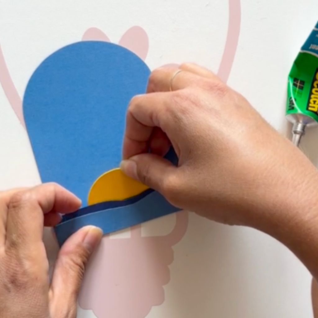 Etape 2 du tuto pour réaliser un soleil couchant en papier dans son cadre