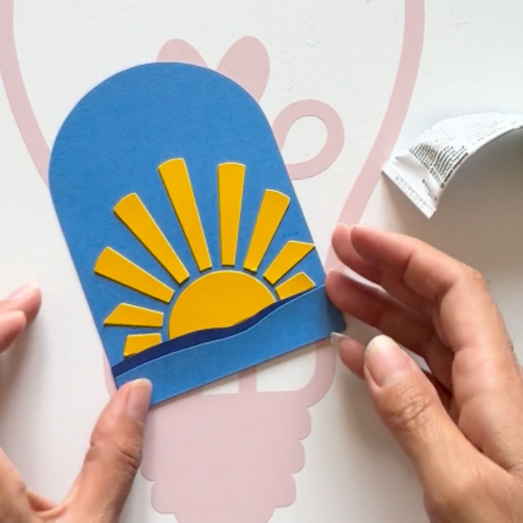 Etape 3 du tuto pour réaliser un soleil couchant en papier dans son cadre