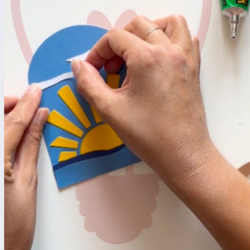 Etape 4 du tuto pour réaliser un soleil couchant en papier dans son cadre