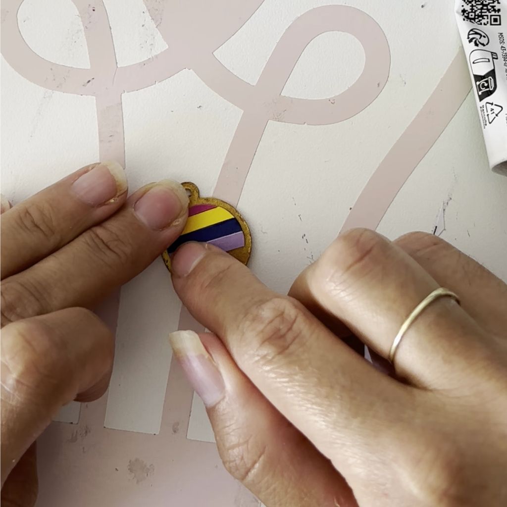 Etape 5 du tuto pour réaliser un collier avec des pendentifs faits main en papier