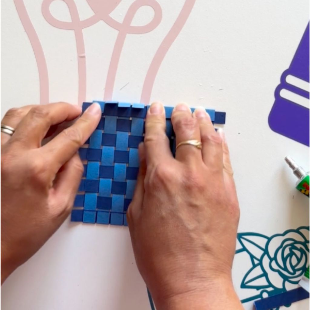 Etape 7 du tuto pour réaliser une décoration en papier tissé
