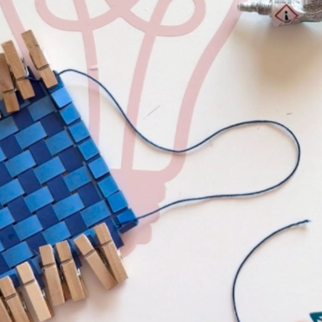 Etape 9 du tuto pour réaliser une décoration en papier tissé