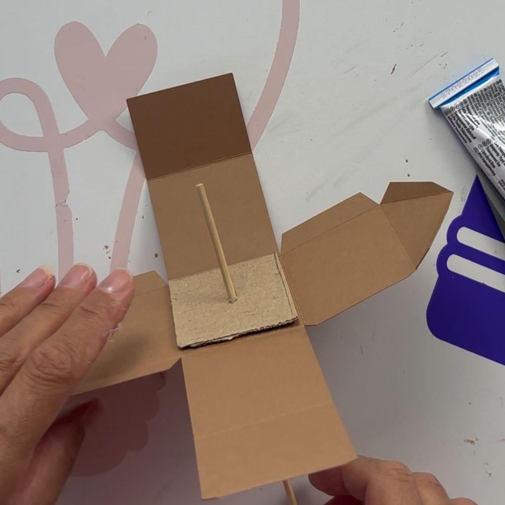 Etape 4 du tuto pour réaliser une cabane DIY d'automne