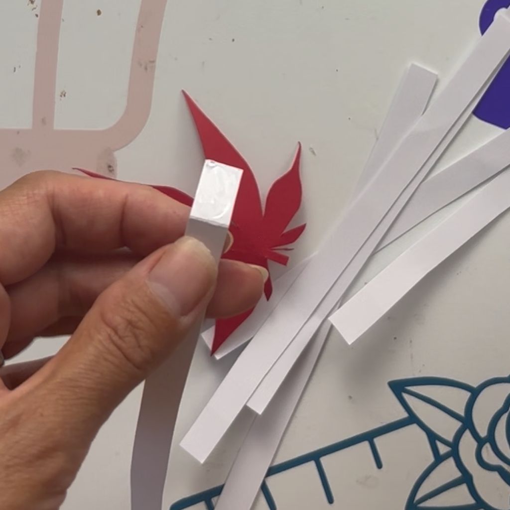 Etape 11 pour créer une décoration autour de feuilles d'automne en papier