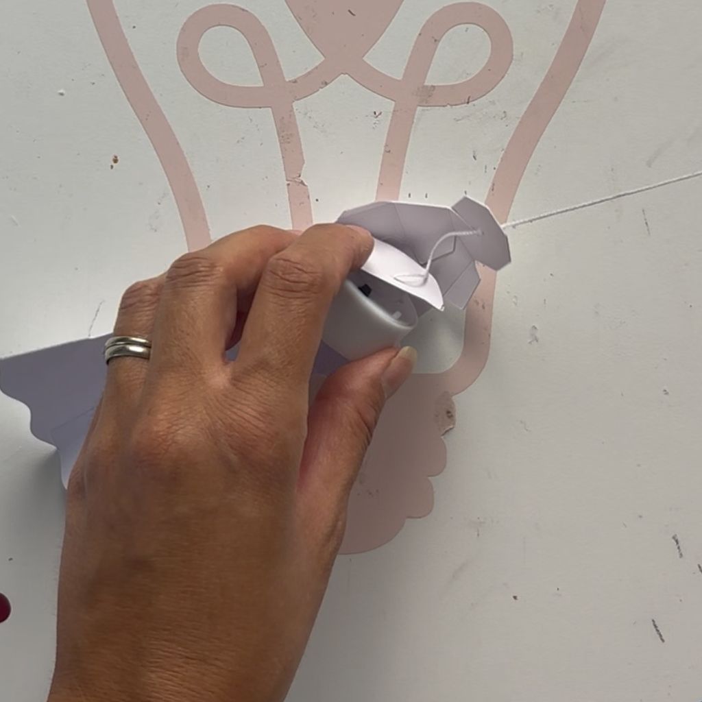 Etape 12 du tuto pour réaliser une lanterne fantôme pour Halloween