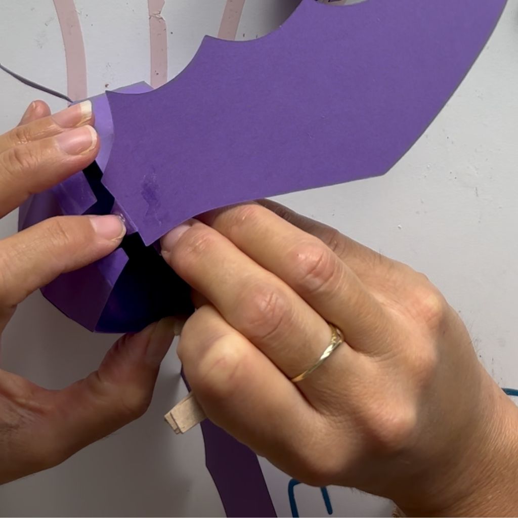Etape 13 du tuto pour réaliser une chauve-souris en papier