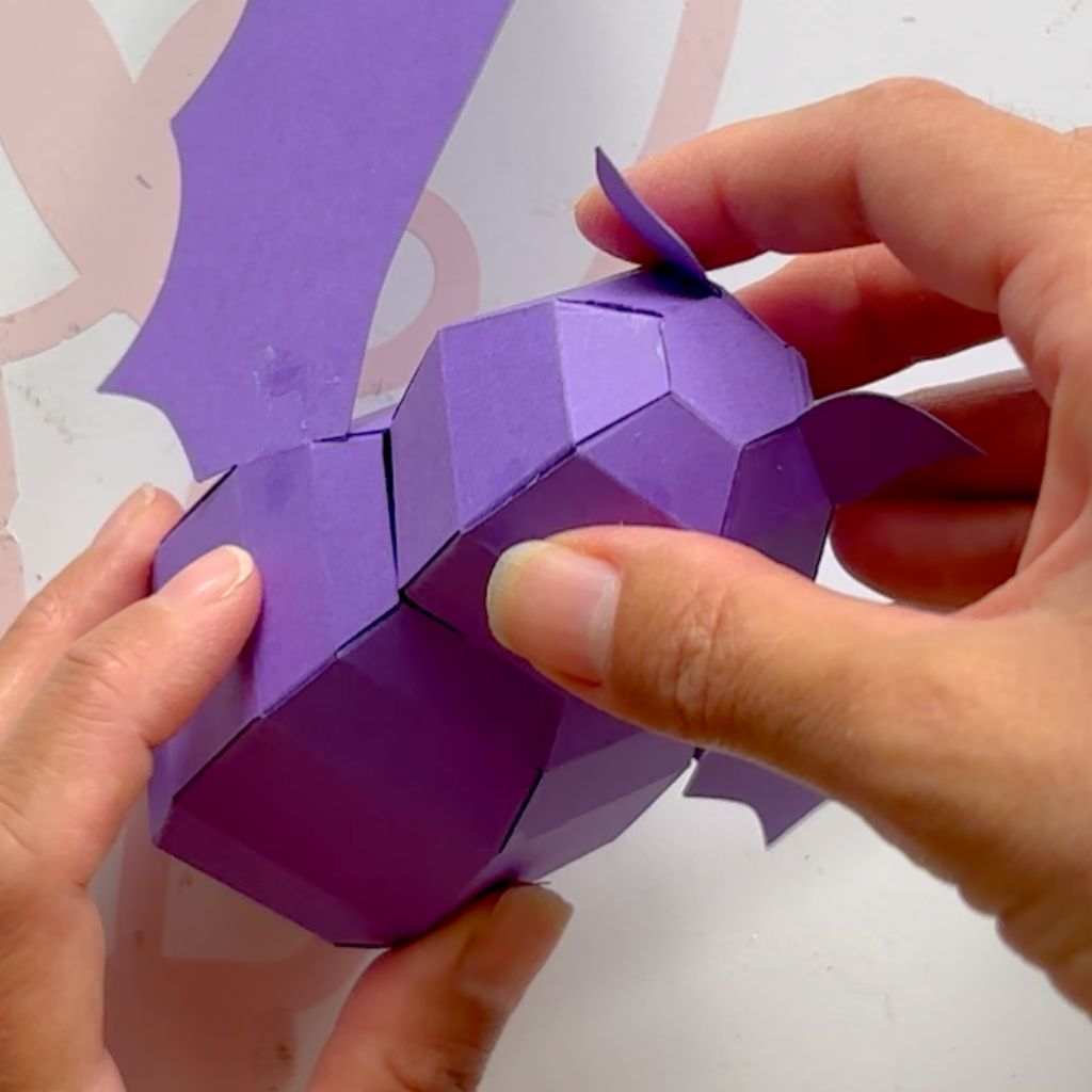 Etape 15 du tuto pour réaliser une chauve-souris en papier
