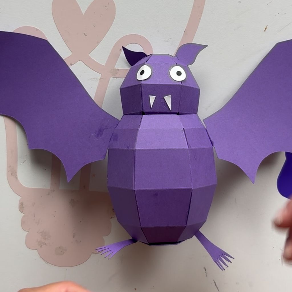 Etape 17 du tuto pour réaliser une chauve-souris en papier