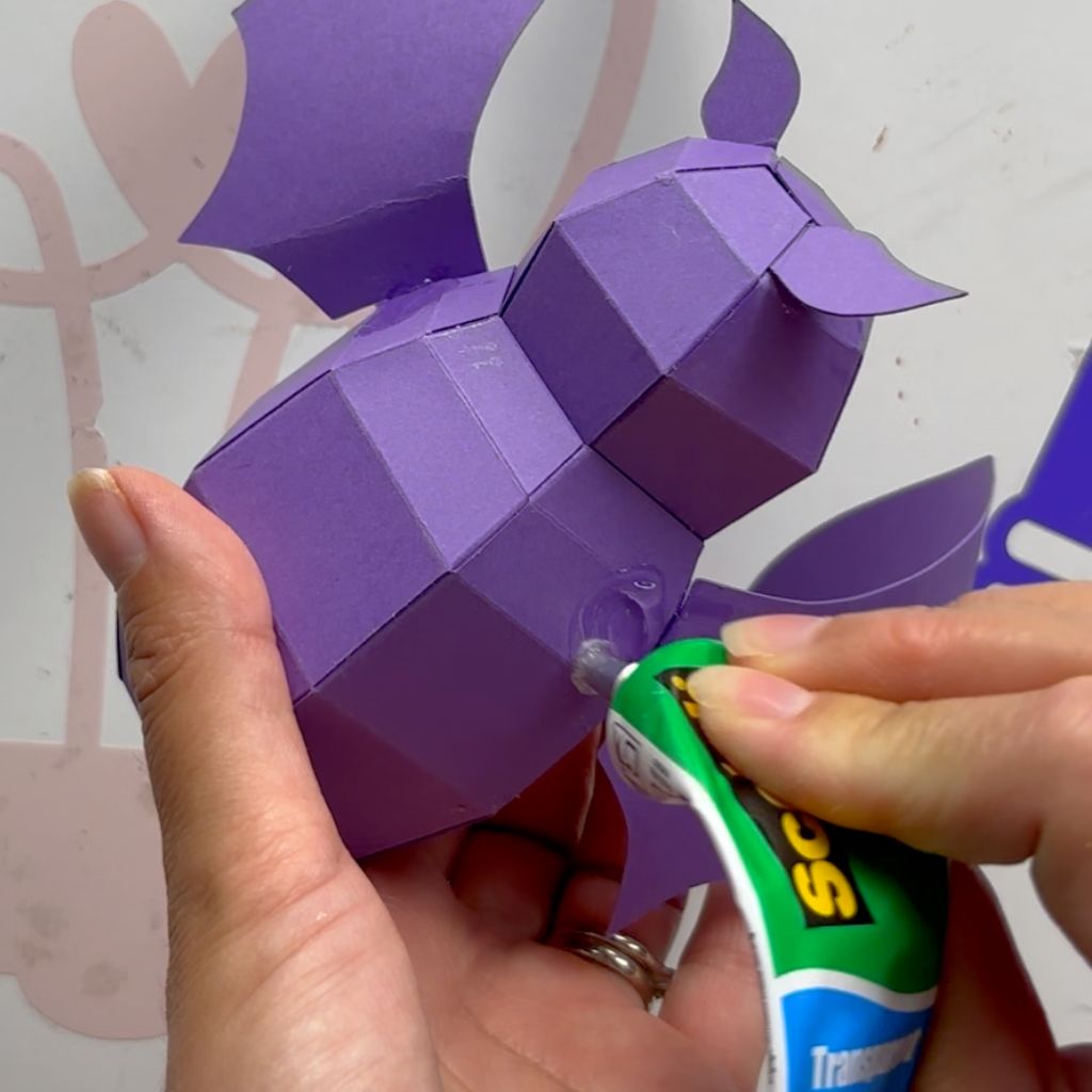 Etape 18 du tuto pour réaliser une chauve-souris en papier