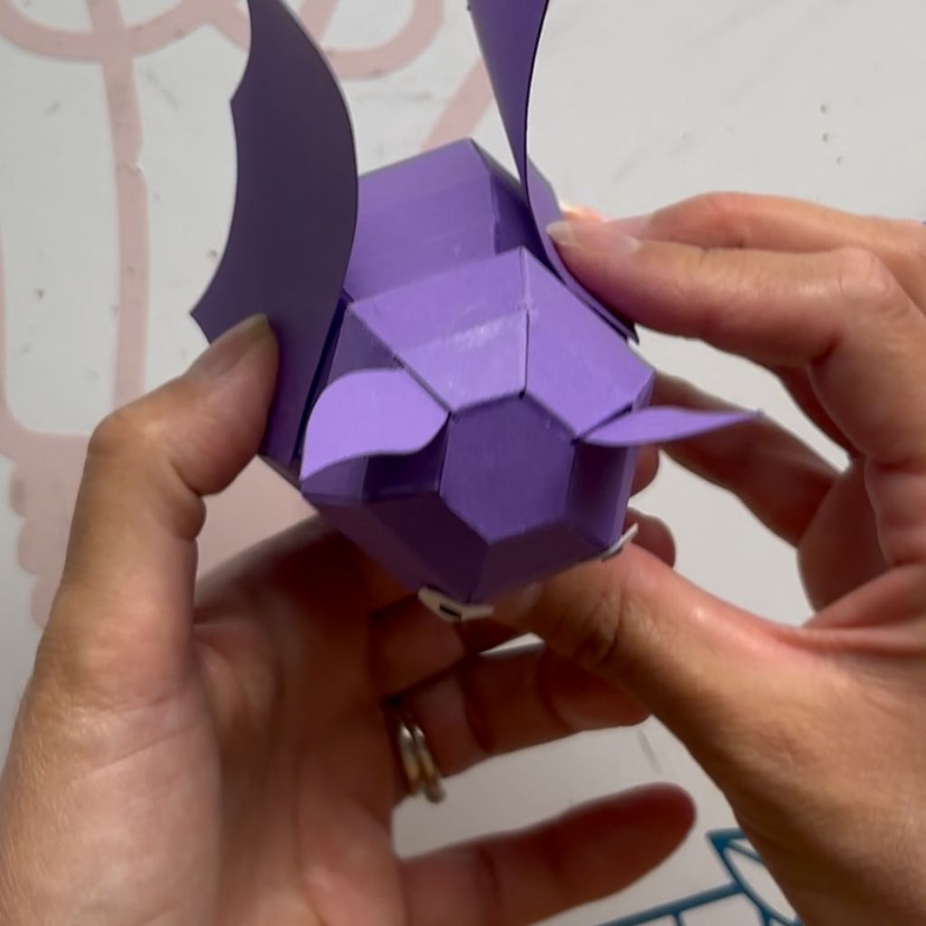 Etape 19 du tuto pour réaliser une chauve-souris en papier