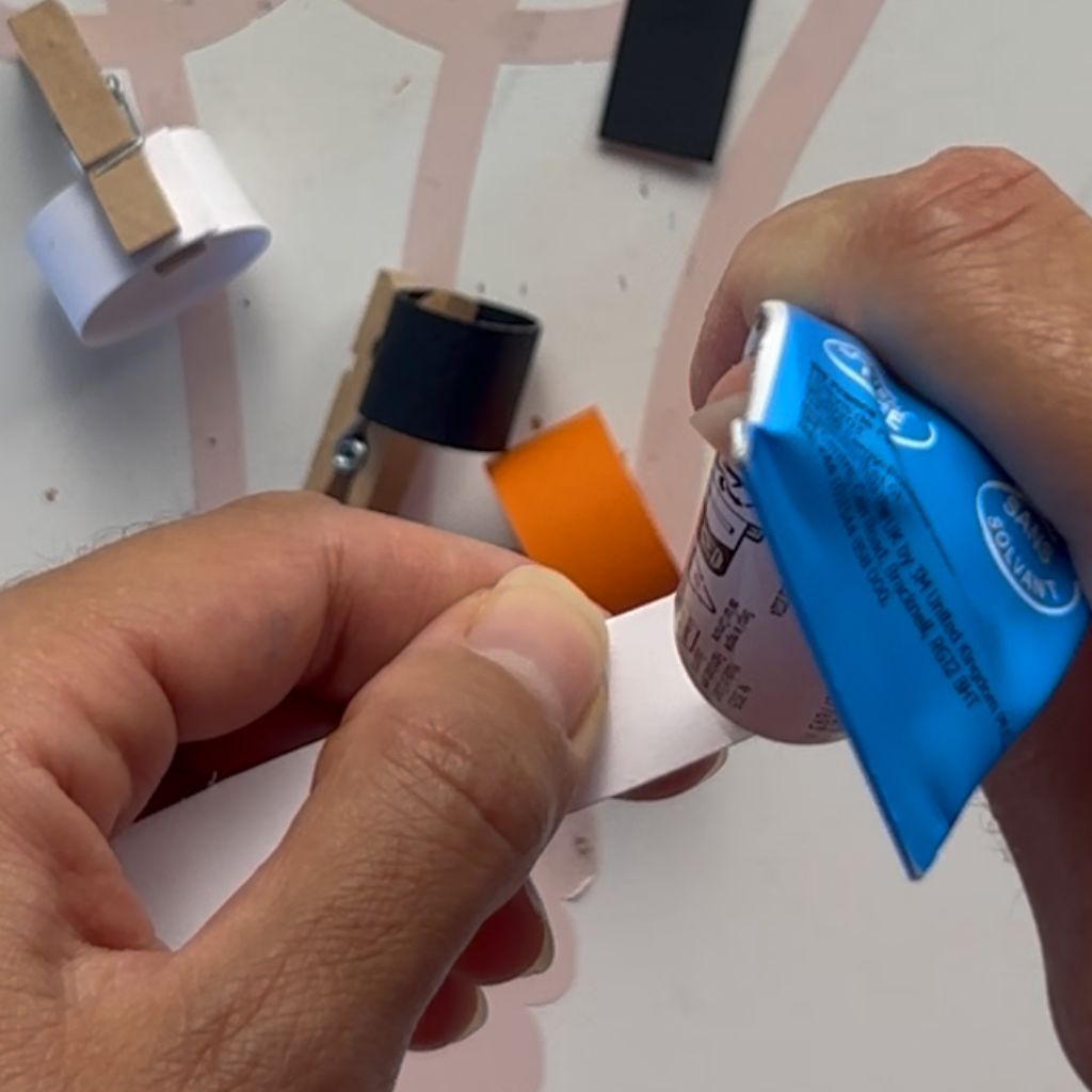 Etape 4 du tuto pour réaliser des bagues en papier pour Halloween