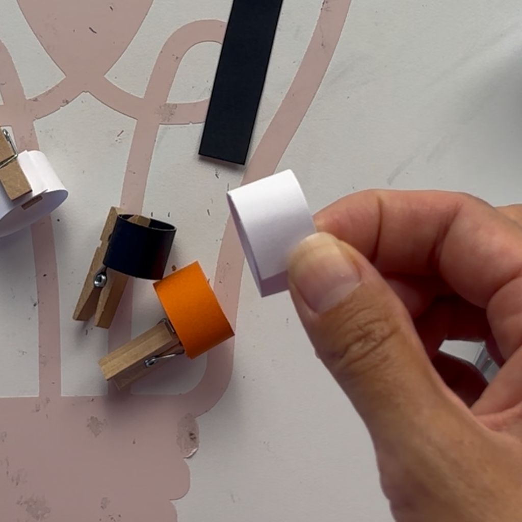 Etape 5 du tuto pour réaliser des bagues en papier pour Halloween