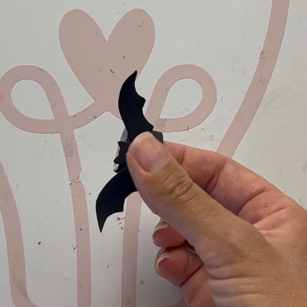 Etape 8 du tuto pour réaliser des bagues en papier pour Halloween