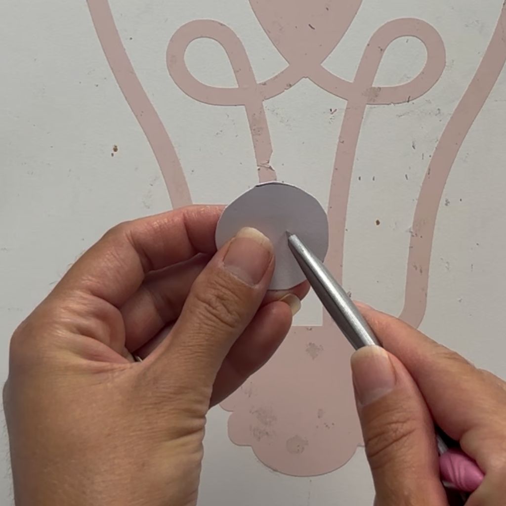 Etape 8 du tuto pour réaliser une lanterne fantôme pour Halloween