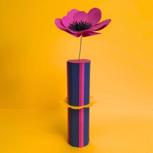 Objet déco en papier 2 en 1 représentant un soliflore surmonté d'une anémone en papier