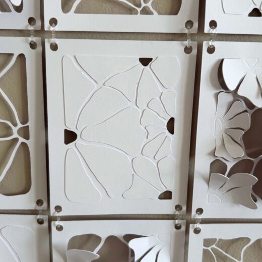 Panneaux de fleurs en relief pour une décoration modulable et poétique