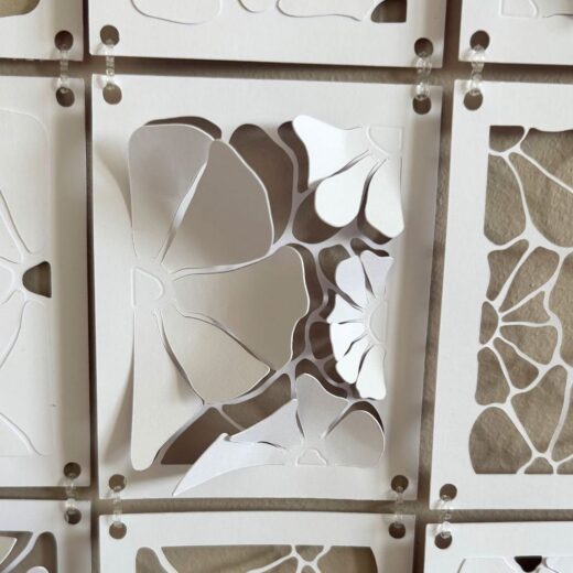 Panneaux de fleurs abstraites sous forme de dentelle pour une décoration murale poétique