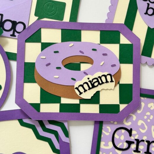 Mini-cadre à message avec l'onomatopée "miam" symbolisée par un beignet qui a été croqué