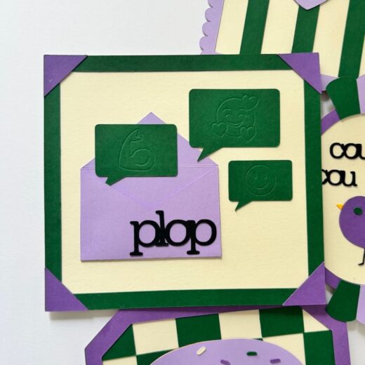 Mini-cadre à message avec l'onomatopée "plop" symbolisée par des enveloppes et des petits messages sur lesquels figurent des émoticônes embossés