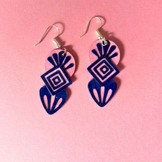 Boucles d'oreille en papier DIY avec des motifs géométriques et symétriques